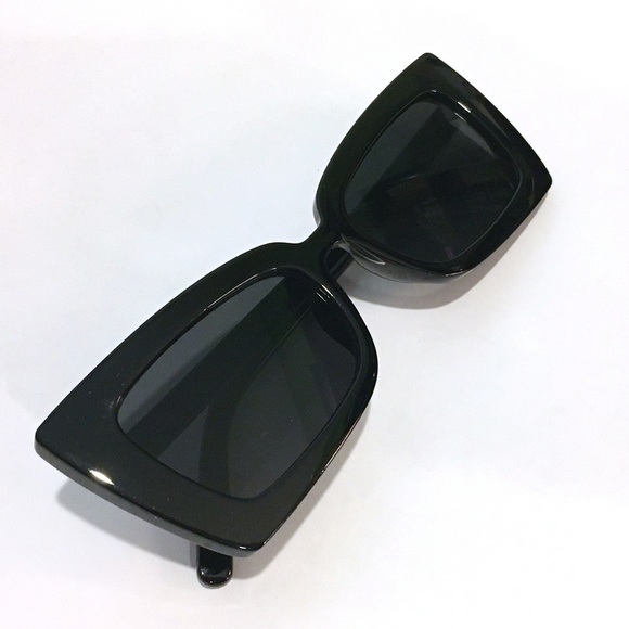 RETRO Style Retangular Butterfly Frame Sunglasses - Picture 8 of 8